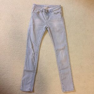Zara Light-wash Skinny Jeans 👖